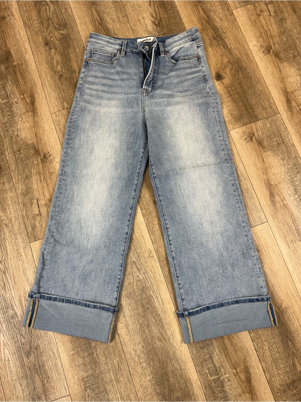 Mica Wide-Leg Cropped Light Wash Jeans